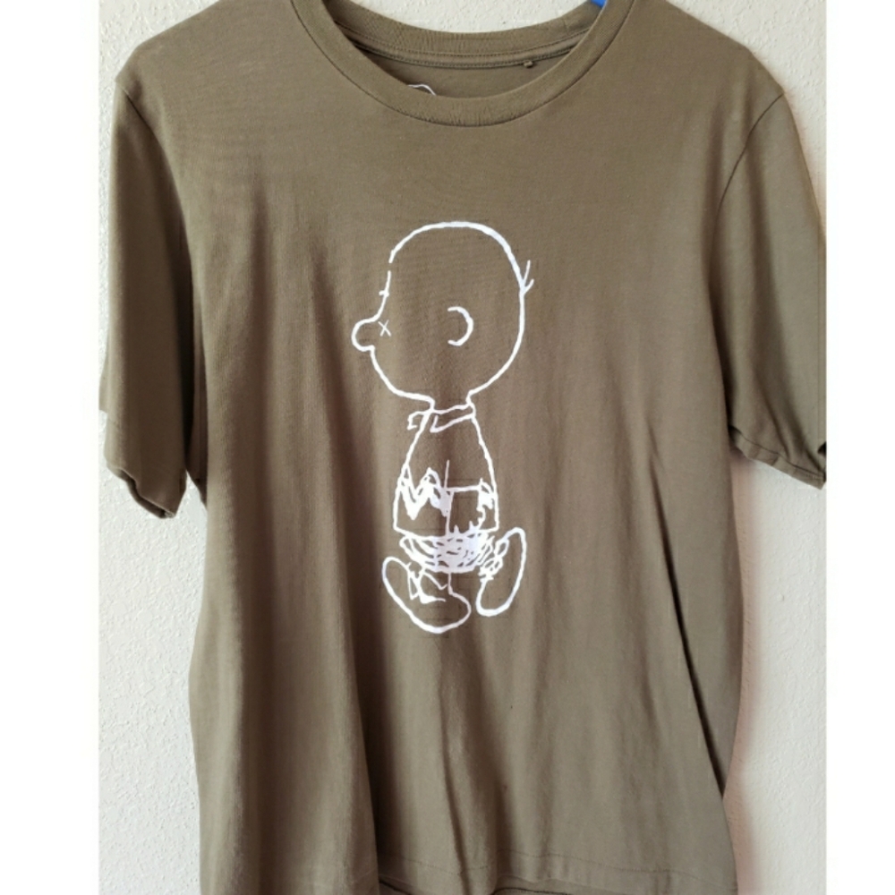 Kaws x peanuts x uniqlo tshirt